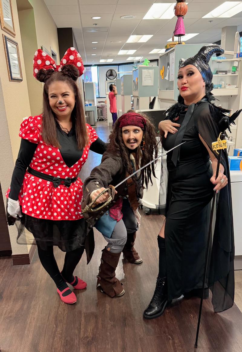 Regents Dental Group | Periodontal Treatment, Cosmetic Dentistry and SureSmile® vs Invisalign